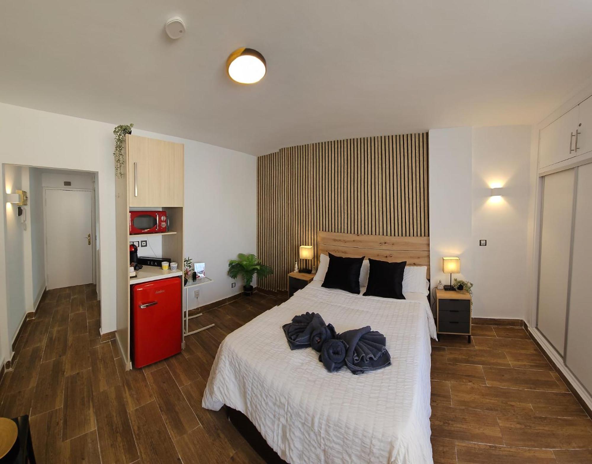 Namaste Modern Elegance City Center Apartment By Namaste Elite ตอร์เรโมลิโนส ภายนอก รูปภาพ
