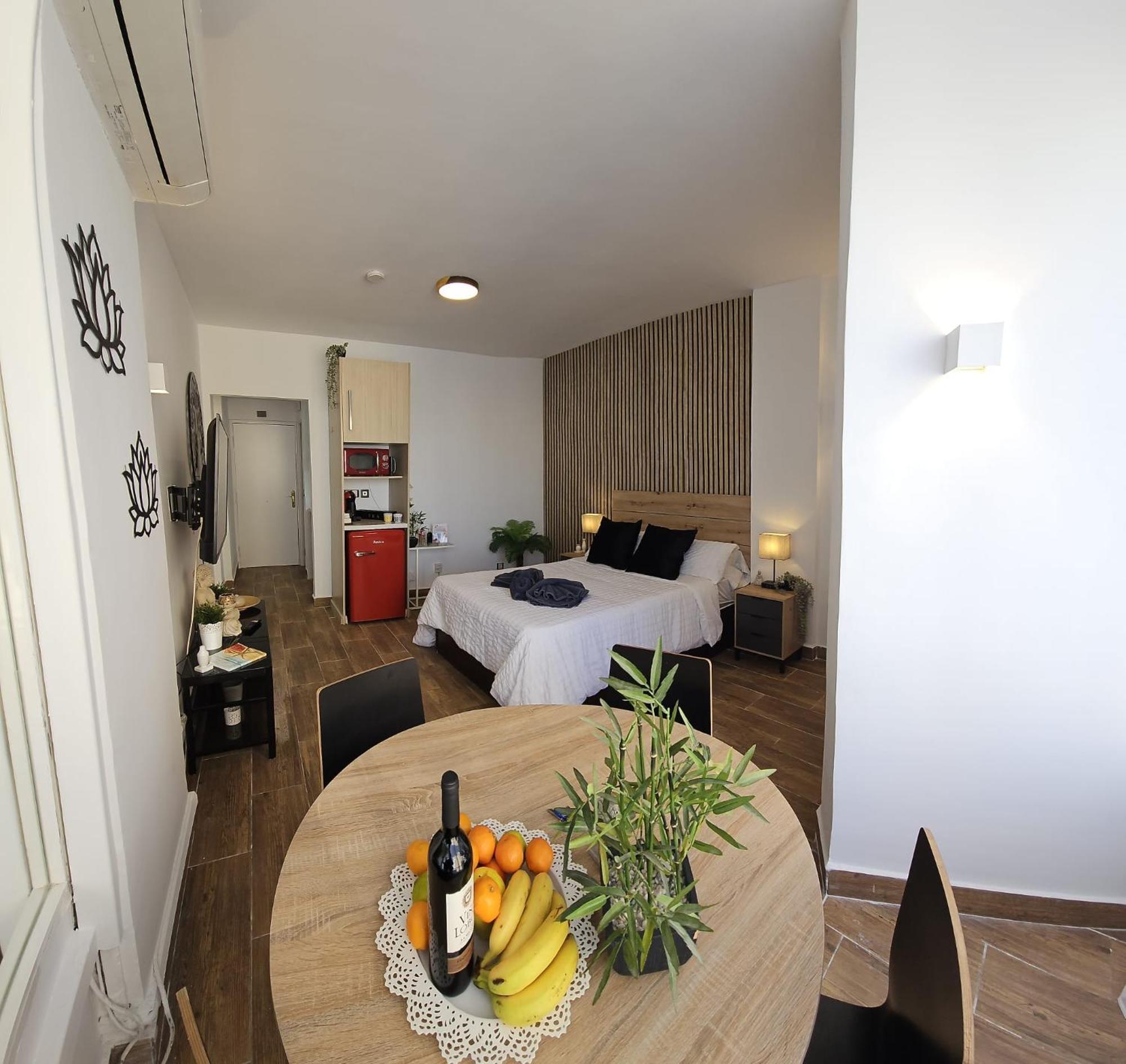 Namaste Modern Elegance City Center Apartment By Namaste Elite ตอร์เรโมลิโนส ภายนอก รูปภาพ